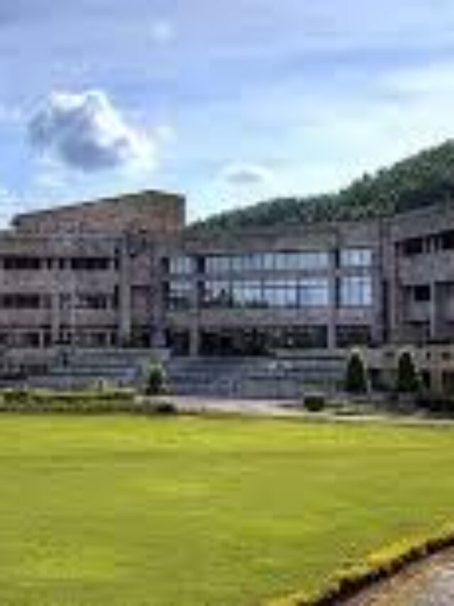 TOP 10  UNIVERSITIES IN INDIA