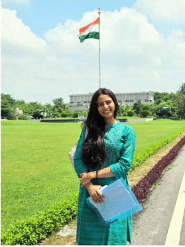upsc topper rank 22  Riya Saini2024